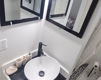 Bell At The Airport Suites Adults Only - Free Airport Transportation - Nassau - Bagno