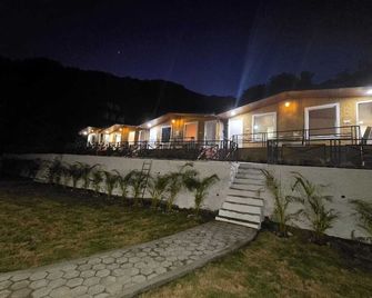 Nature on the Rocks Glamping Resort - Rishikesh - Restaurant