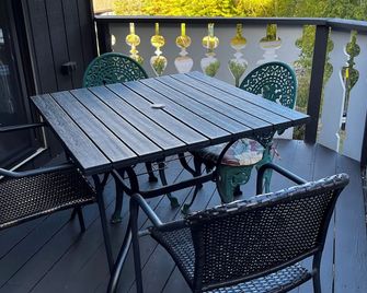 A/C Condo close to Storyland, hiking trails, North Conway, Jackson & ski resorts - Glen - Balcony