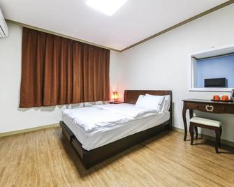 Crystal Residence Hotel - Daejeon - Bedroom
