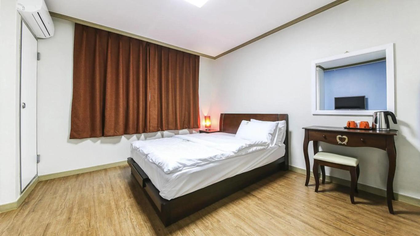 Crystal Residence Hotel
