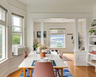 Cozy Georgetown Apartment with powerful A/C - Seattle - Dining room