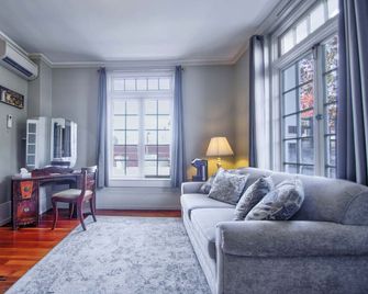 The Peak at Centralia Square | Historic Suite 201 - Centralia - Living room