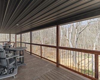 Clear Creek Valley Cabins- Deer View - Lancaster - Balkón