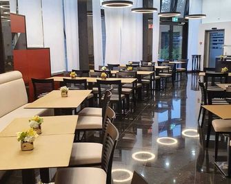 Nash Suites Airport Hotel - Meyrin - Restaurace