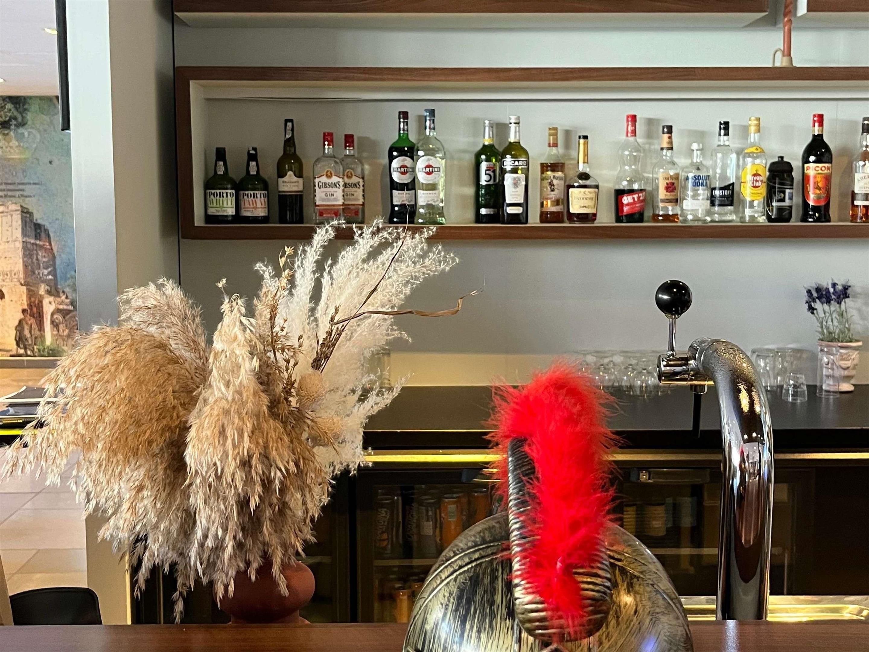 إيبيس ستايلز نيمز جار سينتر - نيم - بار