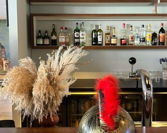 إيبيس ستايلز نيمز جار سينتر - نيم - بار