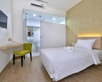 Whiz Hotel Falatehan Jakarta - Jakarta - Bedroom