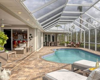Height of Luxury in Bird Section of Punta Gorda Isles - Punta Gorda - Pool