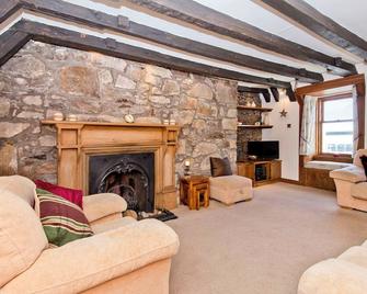 Very attractive apartment - stunning harbour views - Anstruther - Living room
