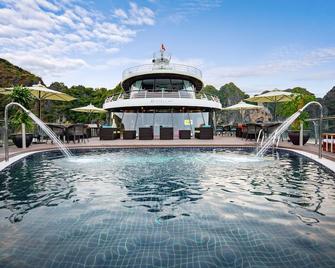 Stellar of the Seas Cruise - Ha Long - Pool