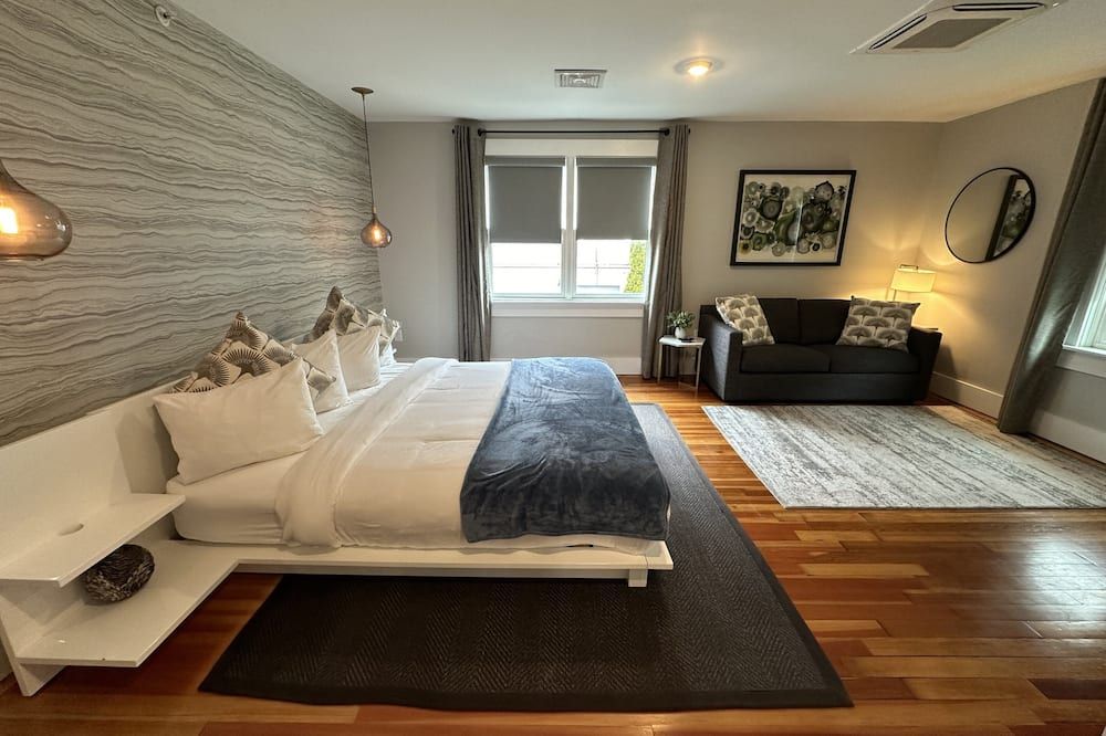 Entire Modern 7 Unit 7 Bath Boutique Inn - Newport