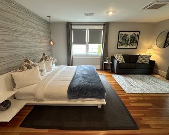Entire Modern 7 Unit 7 Bath Boutique Inn - Newport