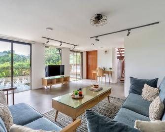 Antheia Resorts, Pawna Lake - Luxury Boutique Resort - Lonavala - Vardagsrum