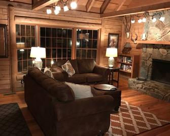 The Cottage at Still Pond Farm - Horse Farm Stay near the Blue Ridge Mountains - Stanardsville - Living room