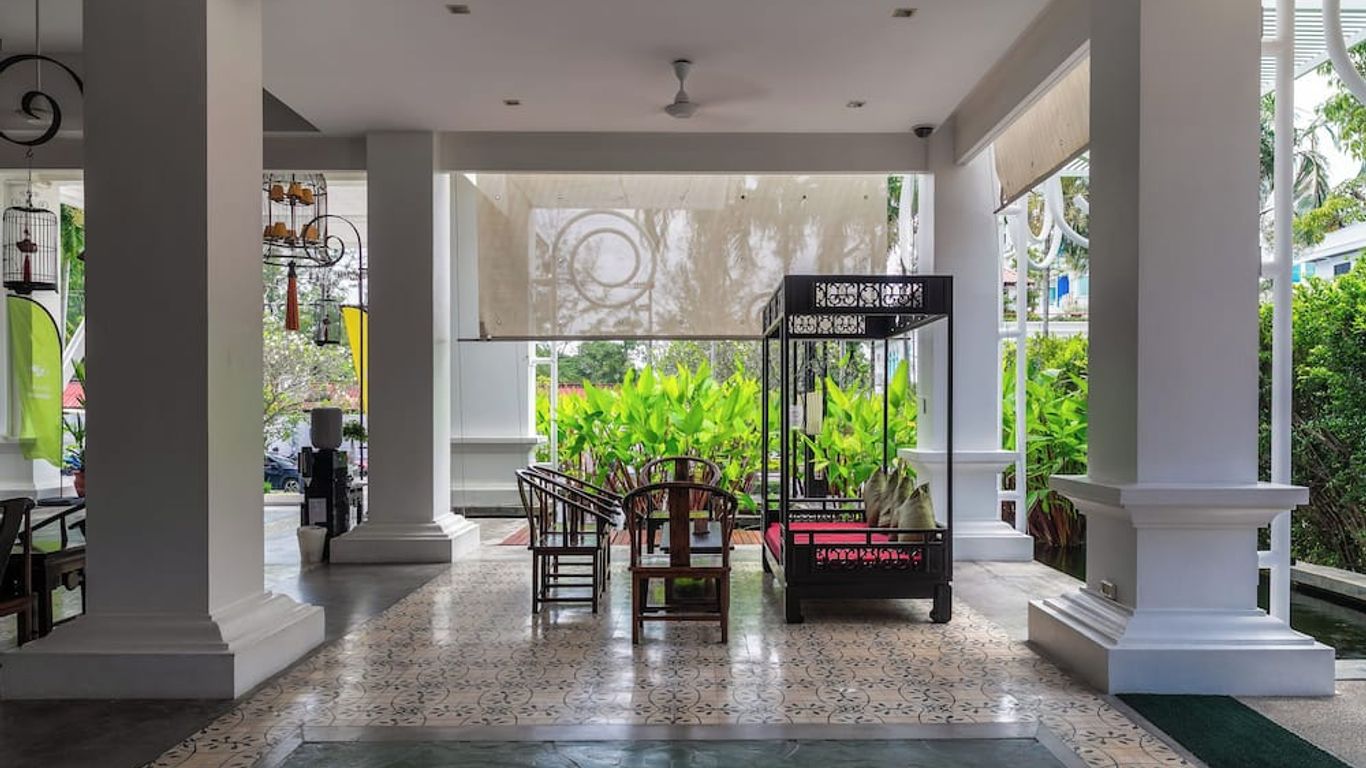 The Old Phuket - Karon Beach Resort