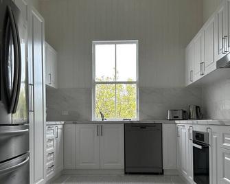 The Boat House - Brisbane - Kitchen