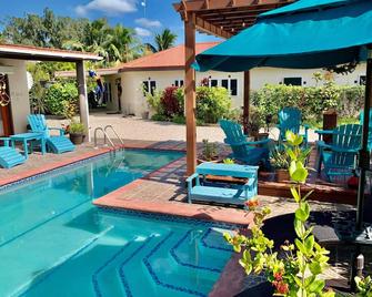 The Luxury Poolhouse, Casa 2 at Casa de Shelley Corozal, Belize - Corozal - Piscina