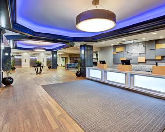 Holiday Inn Express Nashville Downtown - Broadway - Nashville - Front desk