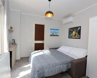 Villa Rosa - Apartment N. 5 \'Myrtle\' (2 Beds): - Neapel - Schlafzimmer