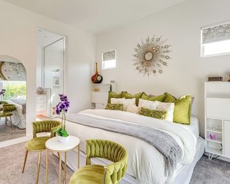 Desert Oasis in Palm Springs w/ Resort-style Perks - Palm Springs - Bedroom