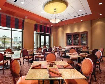 Embassy Suites by Hilton East Peoria Riverfront Hotel & Conference Center - East Peoria - Restaurante