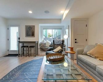 New two room apartment close to stadium and downtown on a park - Denver