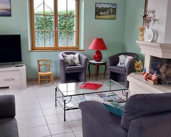 Spacious house with enclosed garden in Sainte-Mère-Église, pets allowed - Sainte-Mère-Église - Salon