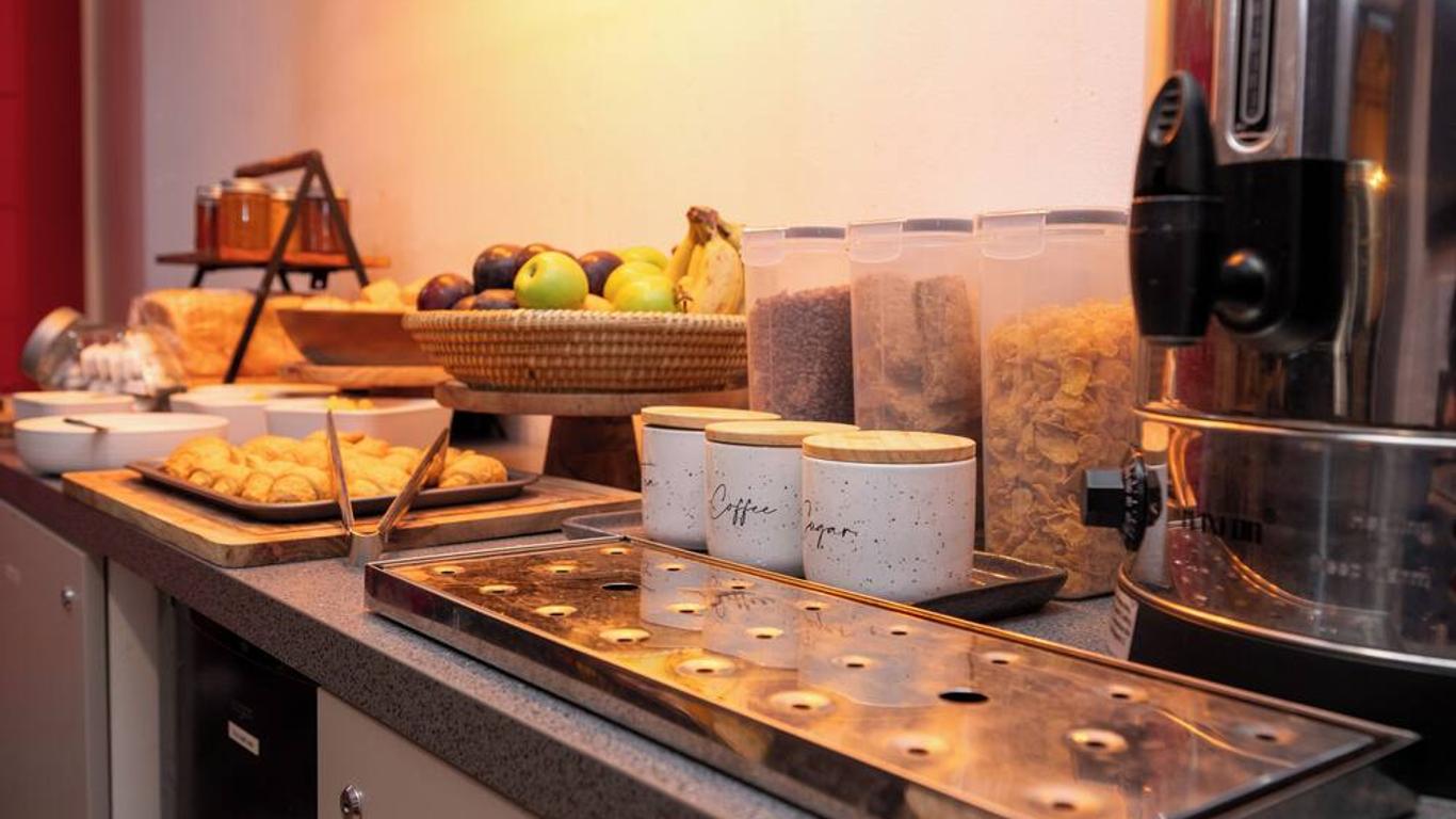 Urban Nomad - Potts Point (18 - 39 only)