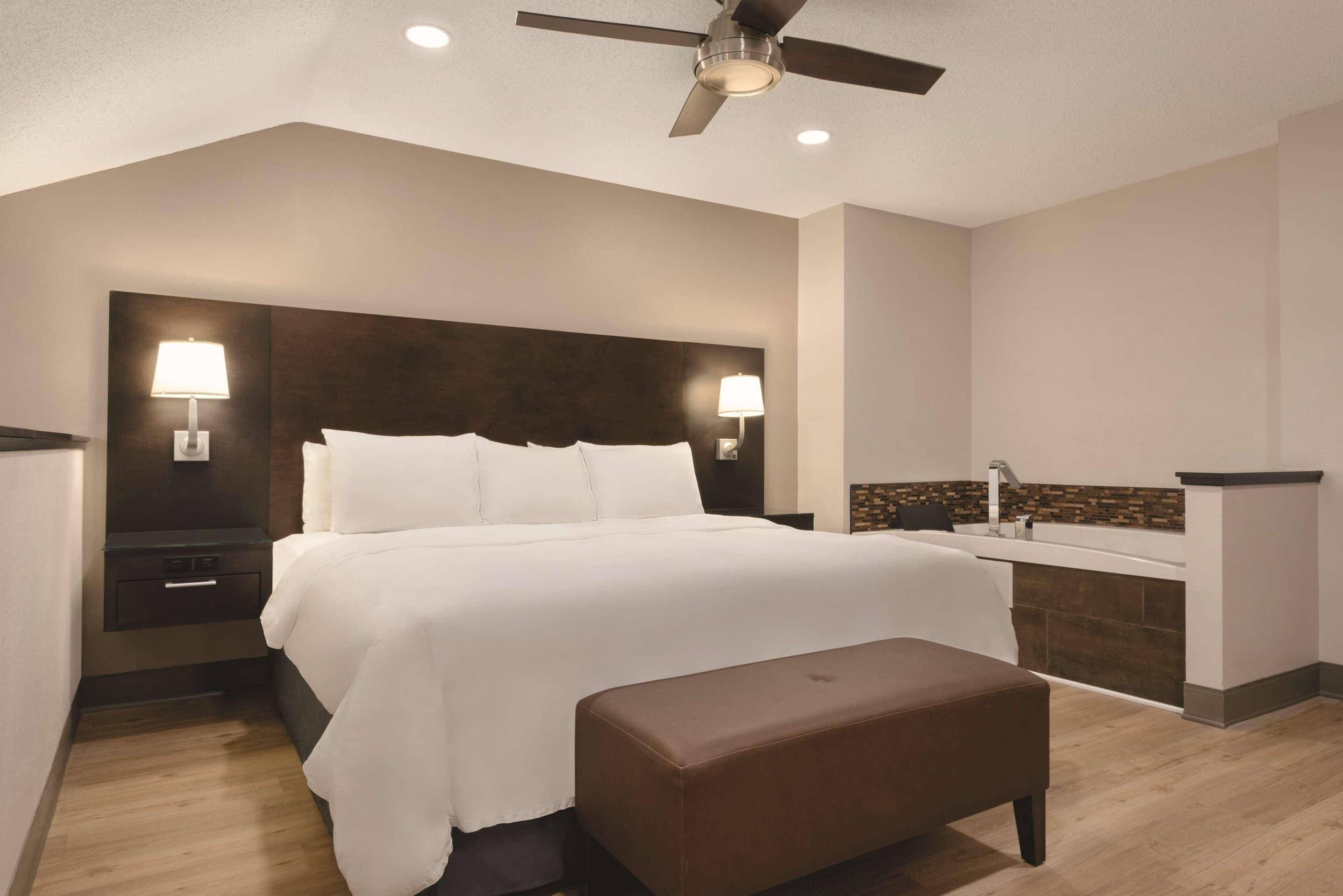 Radisson Hotel & Conference Center Rockford, IL - רוקפורד - חדר שינה