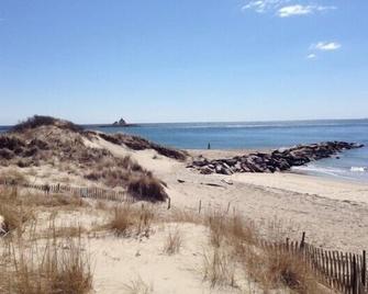 Very Nice Cottage 3 BR and 2 Bath walk to Watch Hill Beach - Watch Hill - Strand