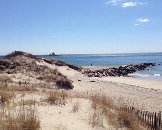 Very Nice Cottage 3 BR and 2 Bath walk to Watch Hill Beach - Watch Hill - Beach