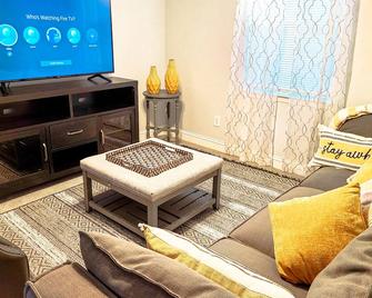 Adorable 1- bedroom guesthouse with free parking - Dallas