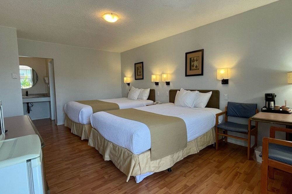 Diplomat Motel - Nanaimo - Bedroom