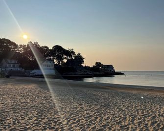 Point O Woods House walk to private beach - Old Lyme - Playa