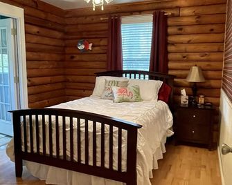 Cabin On The Lake - Hemphill - Habitación