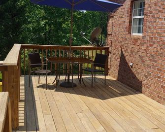 A Beautiful Apartment in a Country Setting. Near 3 State Parks & 2 Golf Courses - Wayne - Balcony