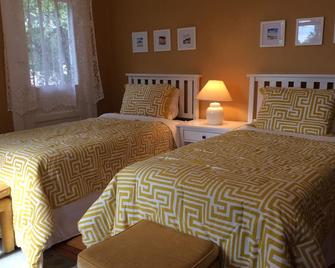 Summer at the Rivah in Irvington! Come see for yourself! - Irvington - Bedroom