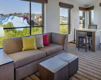 Hyatt House Seattle Downtown - Seattle - Living room