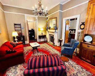 Upstairs Apartment on Main Street - Latta - Living room