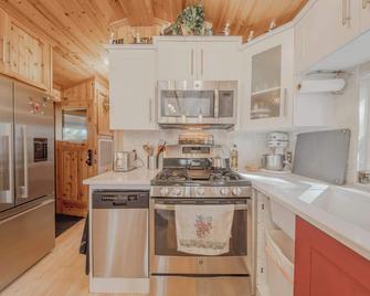 Eagles Nest Cabin Cozy Mountain Retreat for 4 - Rexford - Kuchnia