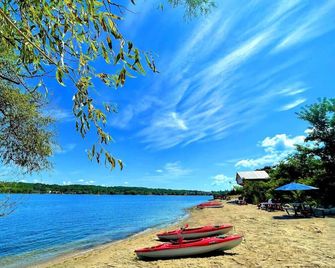 Beachfront Apt-Patio/Huge Beach! - Penetanguishene