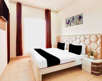 Spot On Lucky Hotel - Palwal - Bedroom