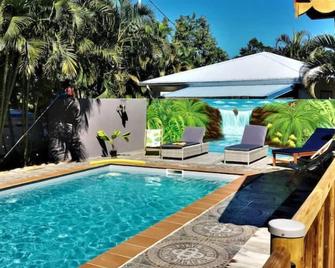 Baz créole - Deshaies - Pool