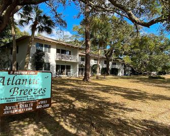 Atlantic Breeze #2 - Jekyll Island - Building