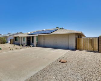 Golfer's Oasis! 55+ Sun City West Retreat w/ Pool - Sun City West