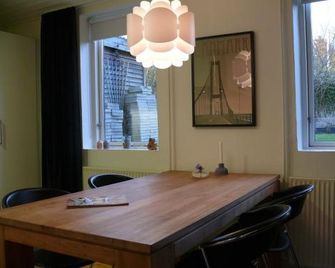 Holiday Home Fredensvang - Århus - Ruokailuhuone