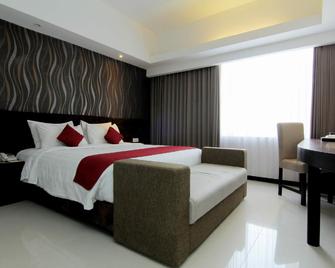 The Sun Hotel Madiun - Madiun - Bedroom