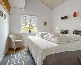 3 Bedroom Beautiful Home In Allingåbro - 알링어보 - 침실