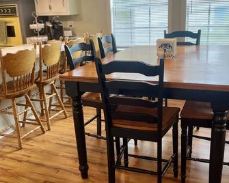 Sister Charm • Close to downtown! - Ellisville - Comedor